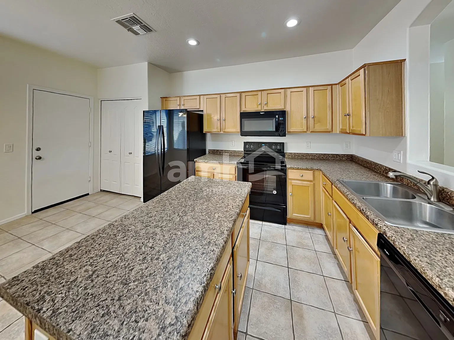 3 bed, 2.0 bath, 1376 sqft, $1,900 — Photo 3