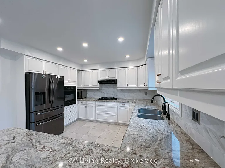 47 Waltham Cres — Photo 11