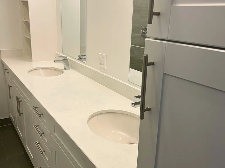 131 Bloor St W — Photo 16