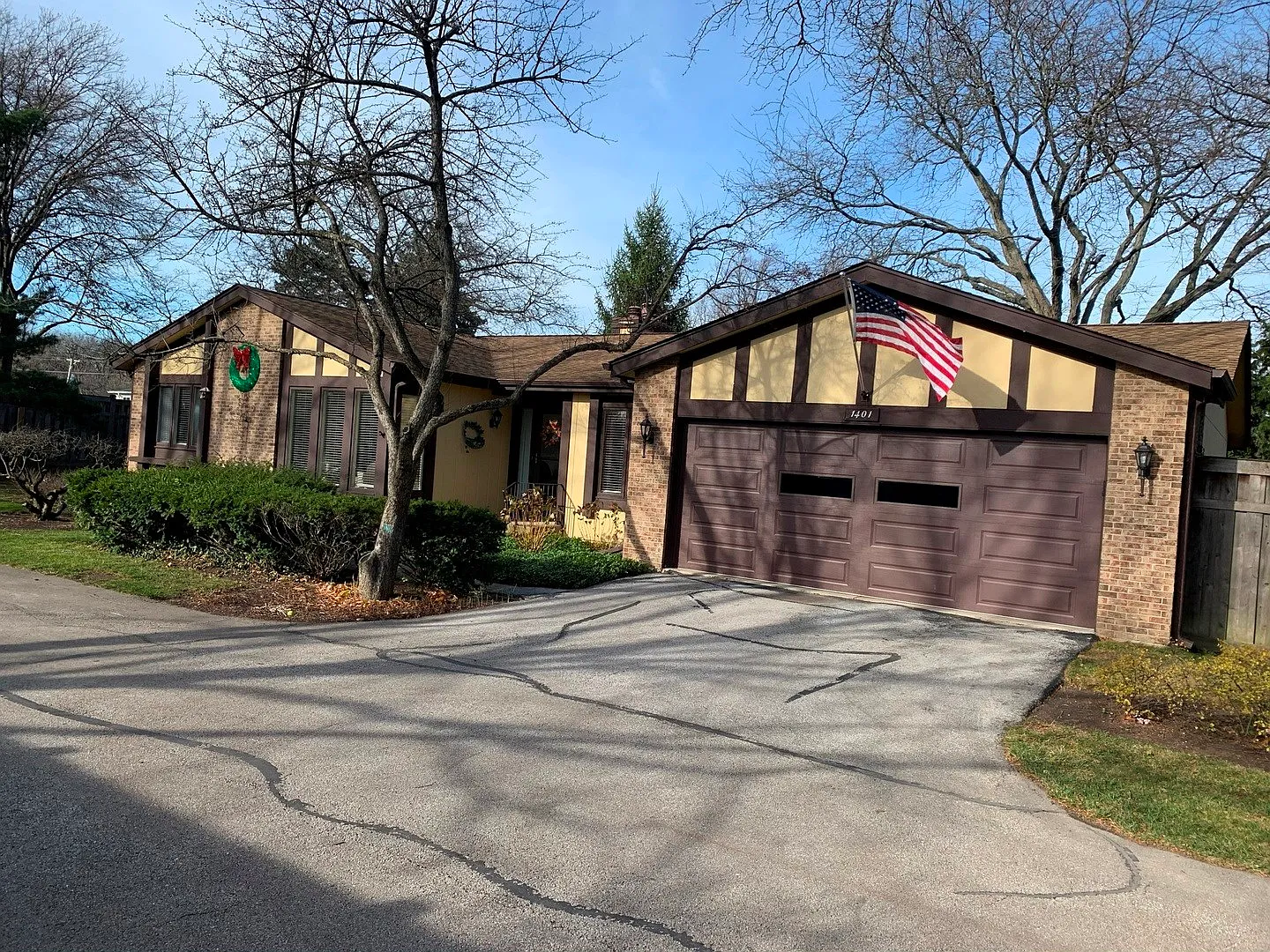 1401 Estate Ln photo 1