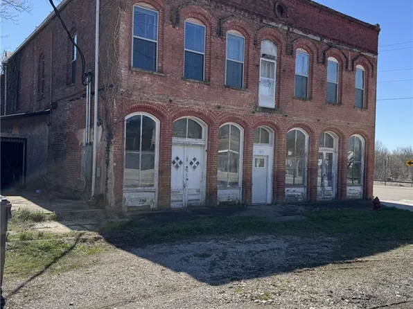 7637 North St, Seligman, MO 65745