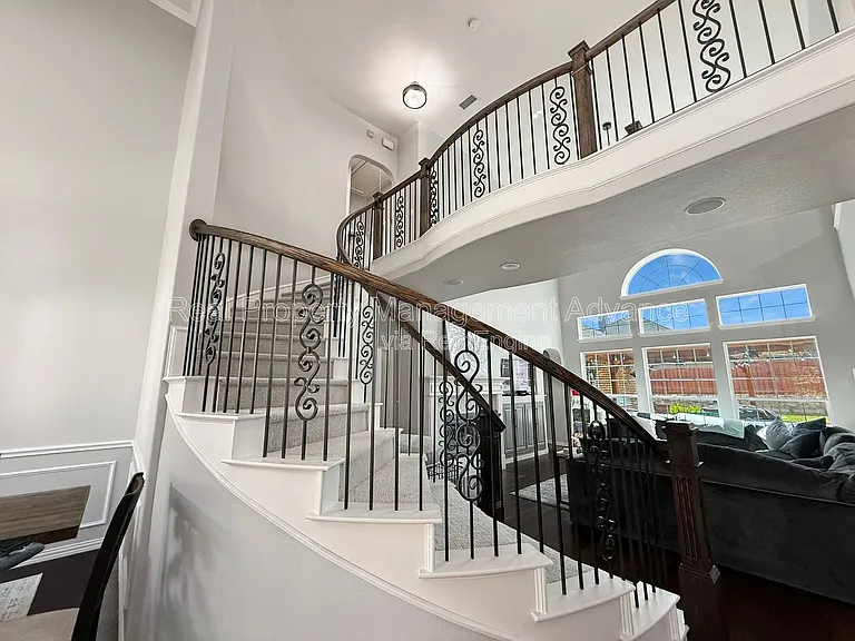 801 Renault Way — Photo 7