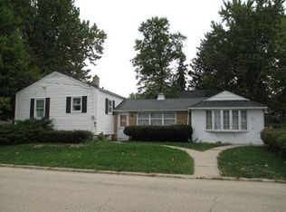 1803 Peoria St, Peru, IL 61354