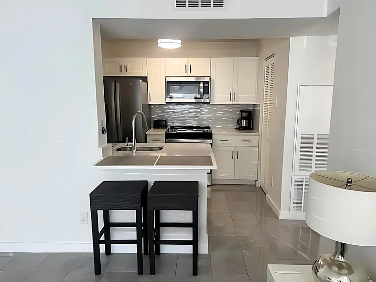11588 Westwood Blvd — Photo 6