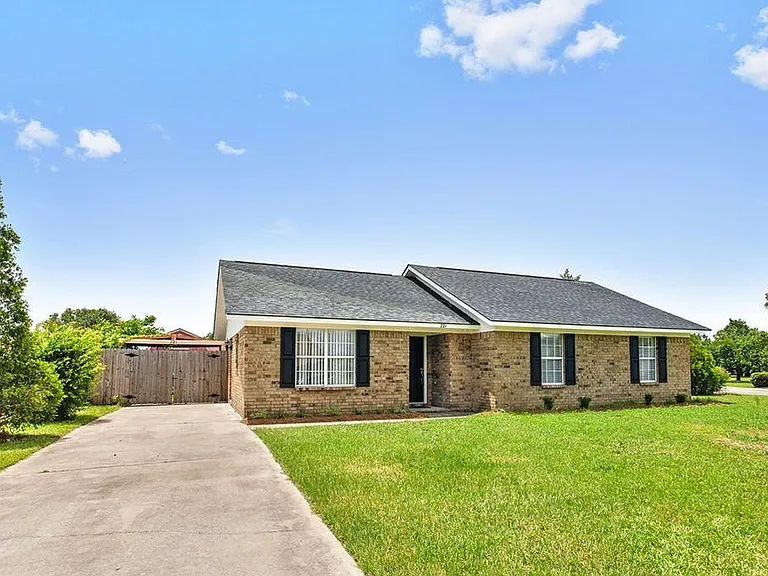 721 Cindy Ln — Photo 3