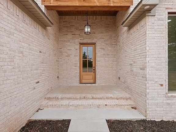 5th image of 295 Castleberry Rd