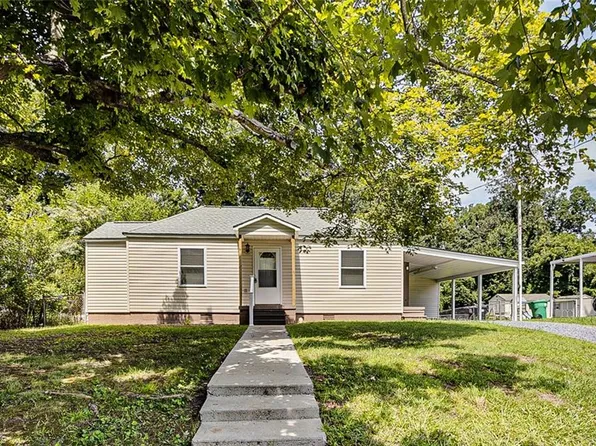 1510 Valley Ridge Dr, High Point, NC 27260