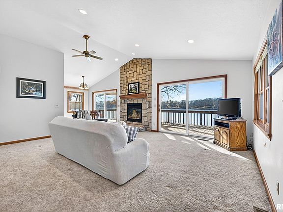 3rd image of 374 Charter Oak Pl