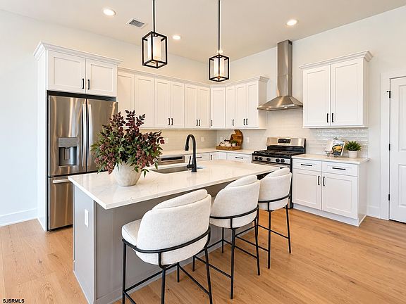 5th image of 27 Creek Ln