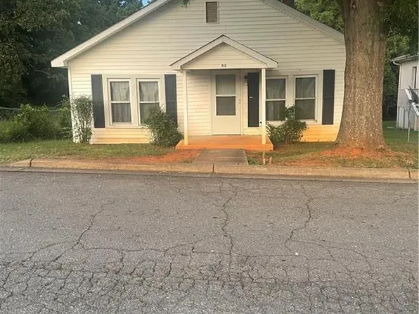 910 Dixie St, Lexington, NC 27292