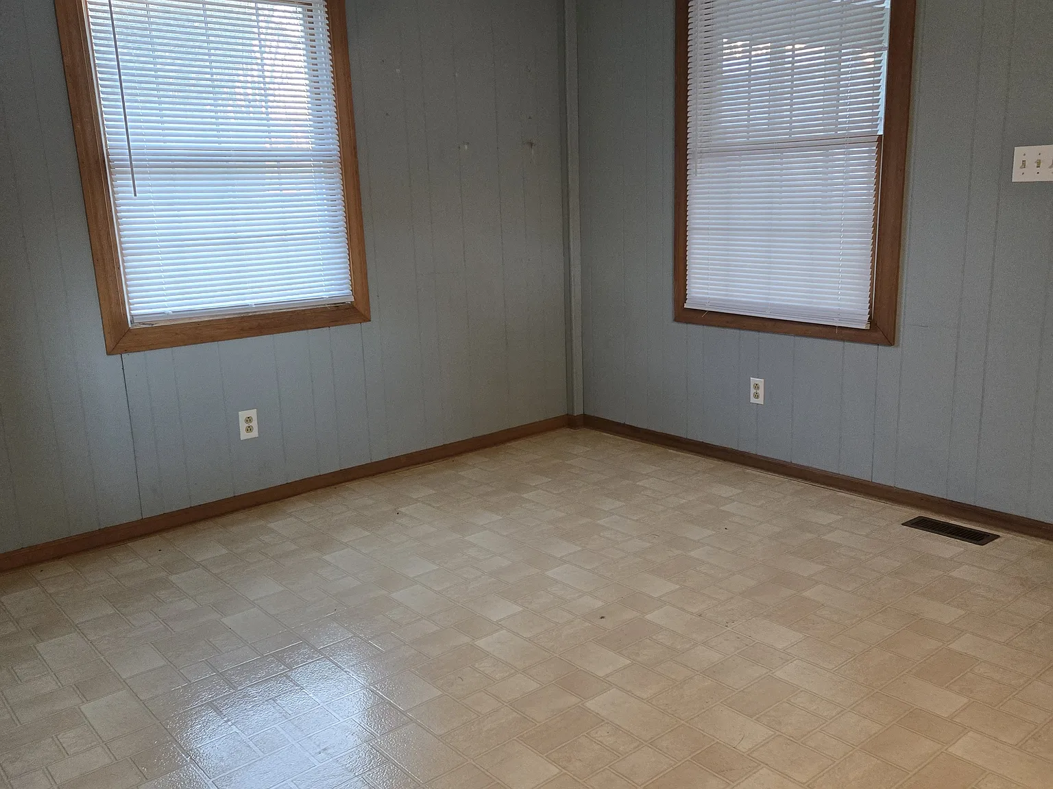 One Month FREE! 3 Bed/ 2 Bath Home For Rent! — Photo 3