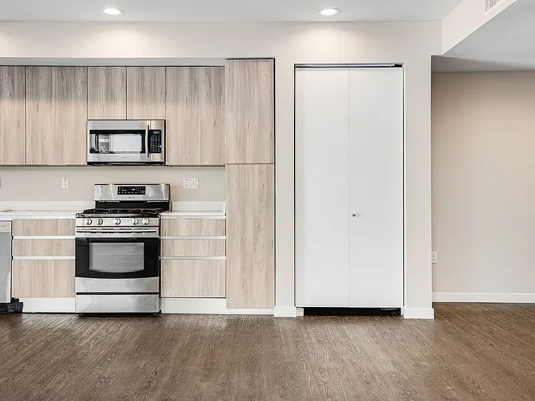 16300 Ventura Blvd #209 — Photo 8