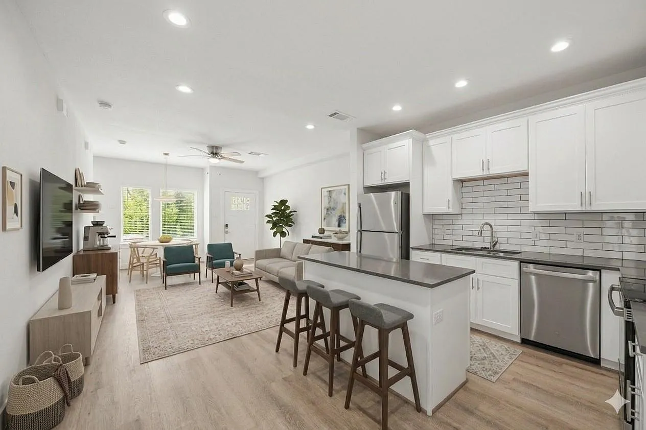 3 bed, 2.5 bath, 1281 sqft, $1,800 — Photo 3