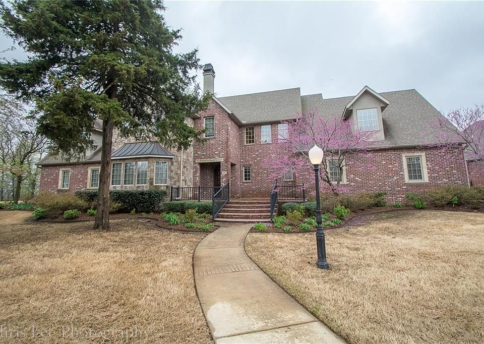 1st image of 1117 N Summersby Dr
