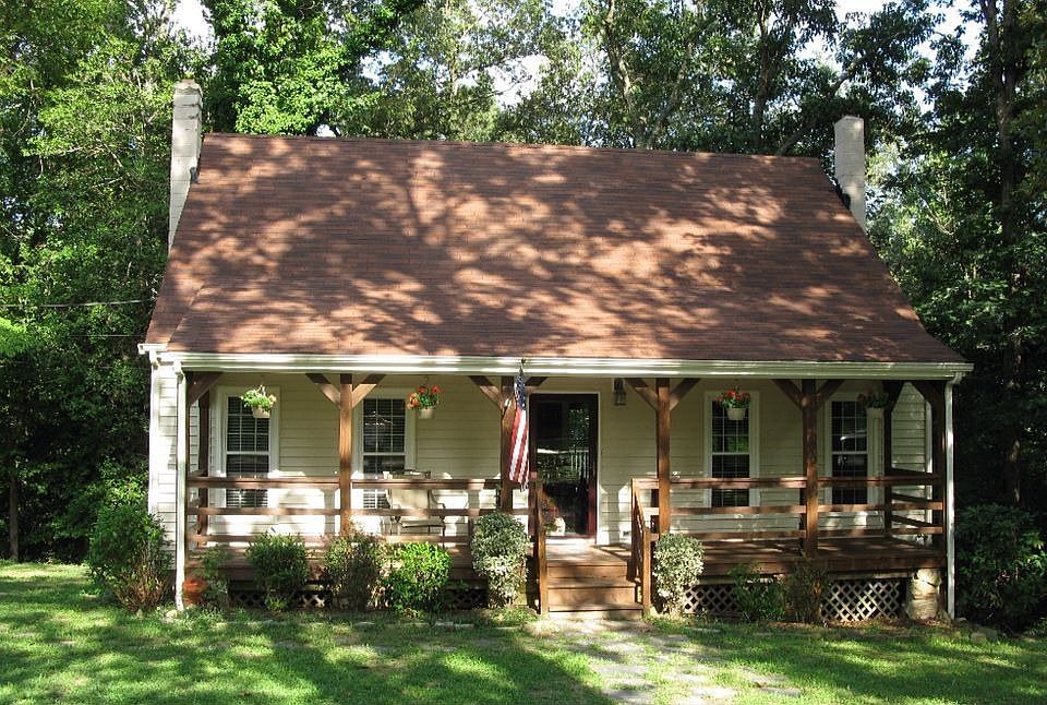 NEW ROOF! Great Country Porch!