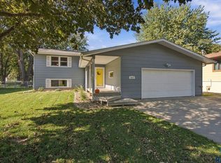 2017 S Fox Trl, Sioux Falls, SD 57103