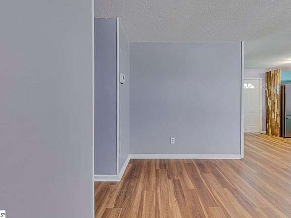 3rd image of 2 Wilson Ave