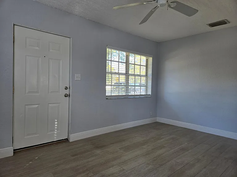 811 Pinelli St — Photo 3
