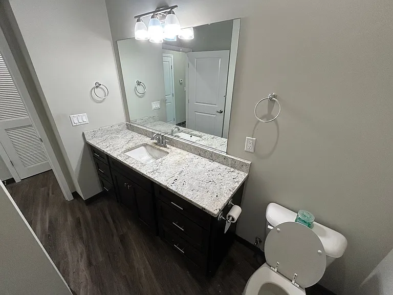 302 E Clark St — Photo 15