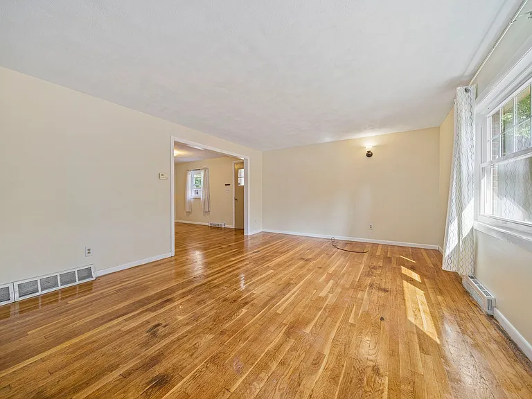 149-151 Gould St #149 — Photo 6
