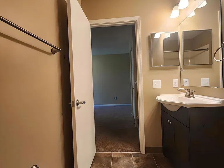909 Wescott Sq #909 — Photo 31
