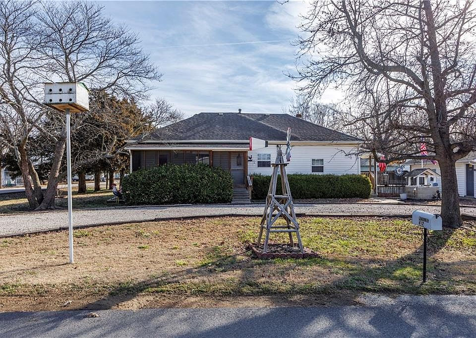 1st image of 305 S Okmulgee St