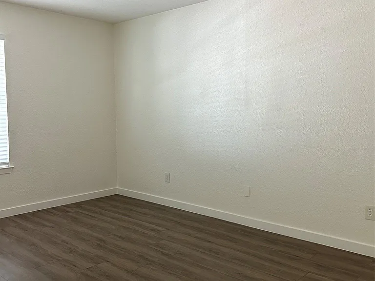 5903 Cougar Dr #D — Photo 10