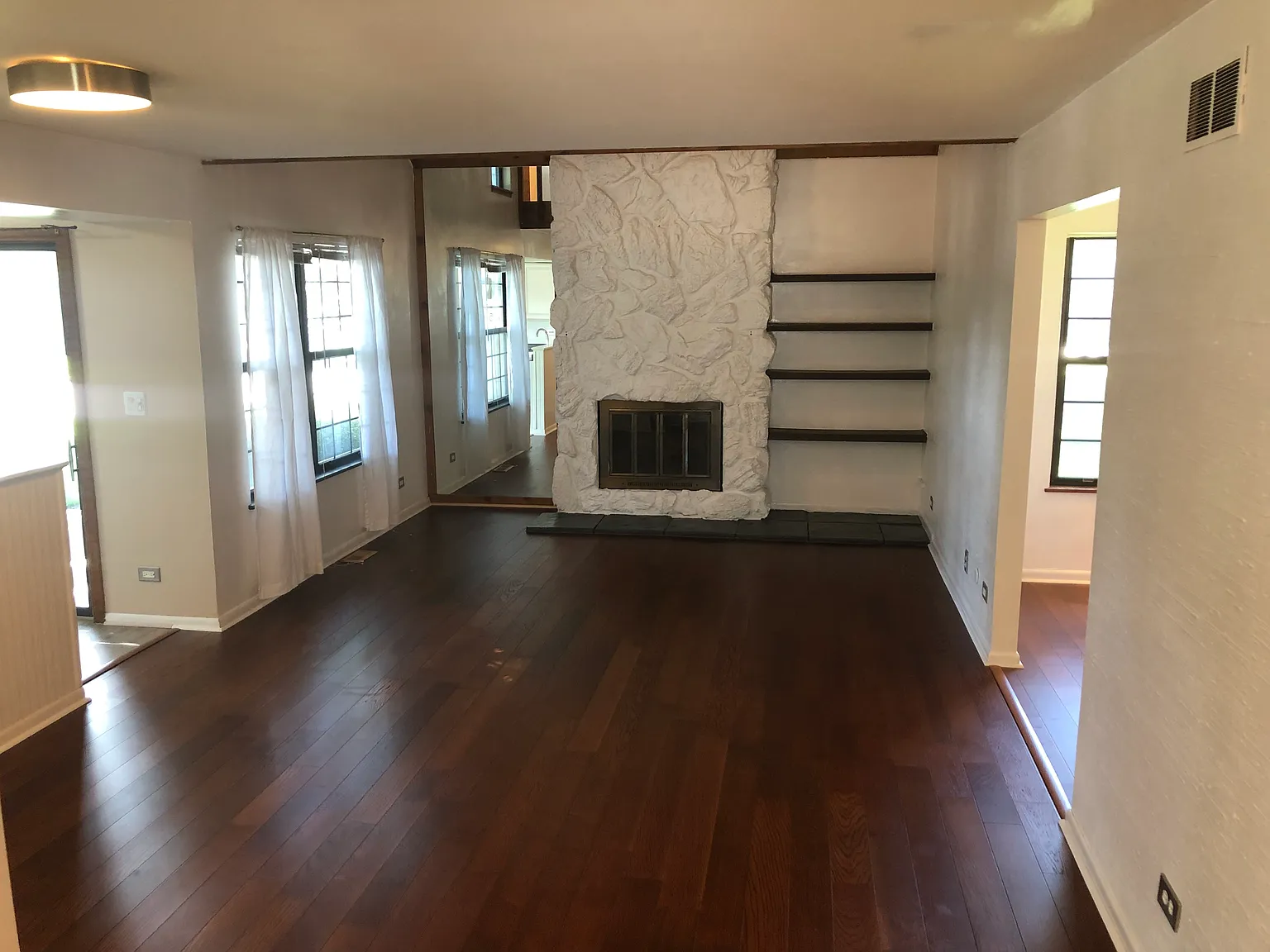 2 bed, 1162 sqft, $2,200 — Photo 2