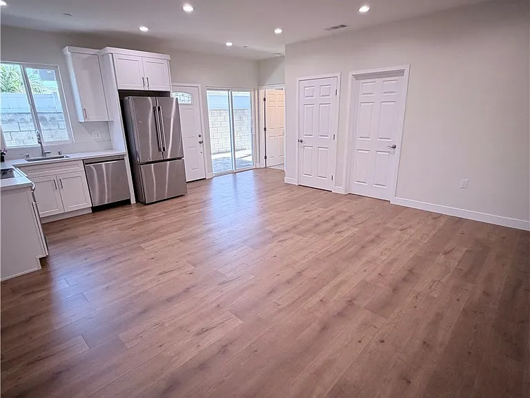 8146 Vantage Ave — Photo 2