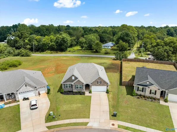 132 Jude Ln, Hazel Green, AL 35750