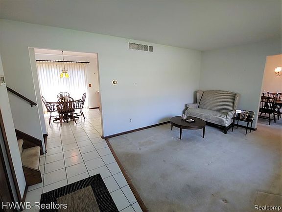 3rd image of 29635 Greenboro St