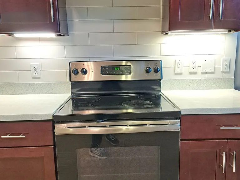 Faubourg on Freret — Photo 12