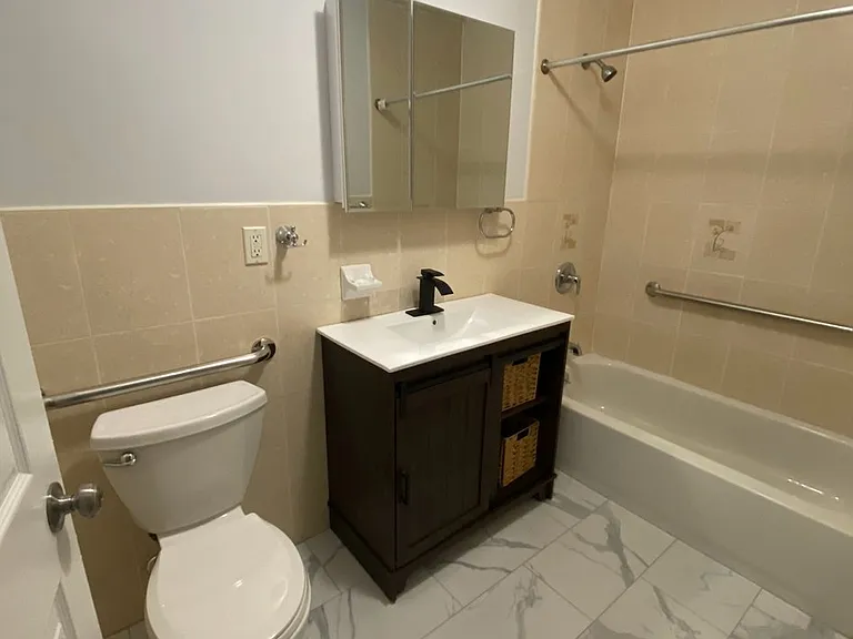 7326 Queens Midtown Expy #1 — Photo 8