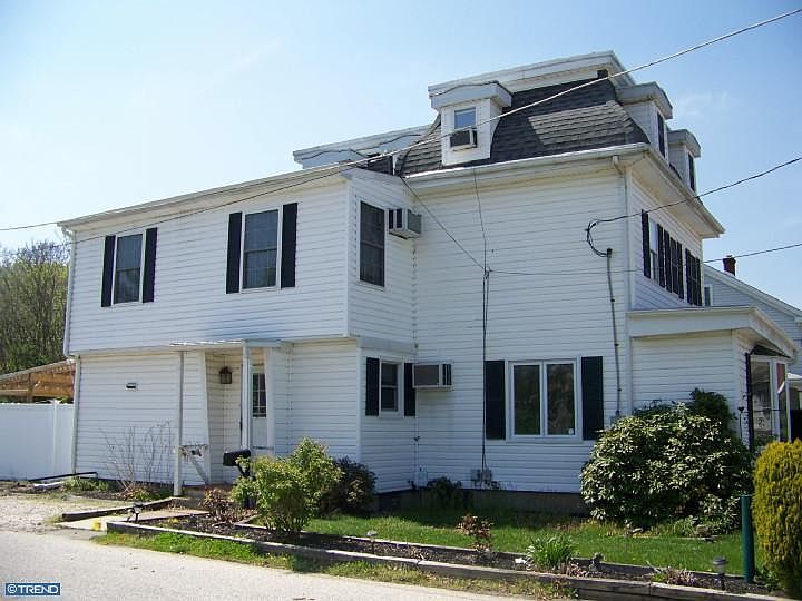 2nd image of 48 Chestnut St