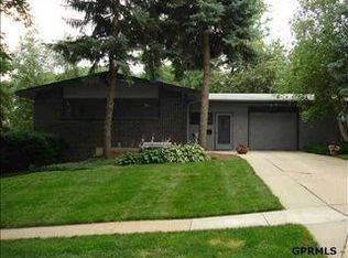 9679 Maple Dr, Omaha, NE 68134