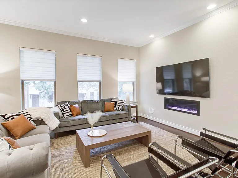 224 Adams St — Photo 15