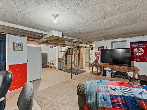 5th image of 130 W Fulliam Ave