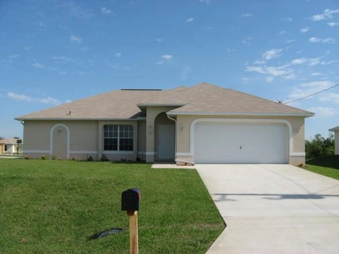 Spacious 3/2 W/Bonus Room Home In Lehigh Acres. Move In Special 50% Off First Month!! — Photo 1