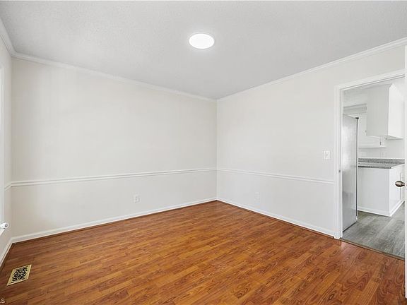 4th image of 2821 Edgewood Ave