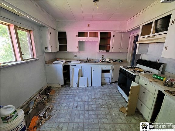 5th image of 13 Linden Ave