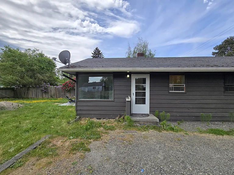 10910 Valley Ave E #10910 — Photo 14