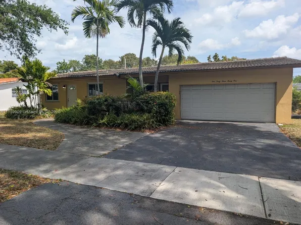 14331 Lake Saranac Ave, Miami Lakes, FL 33014