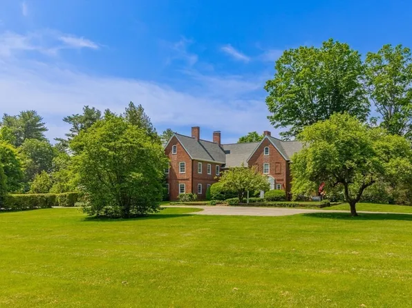 82 River Rd, Topsfield, MA 01983