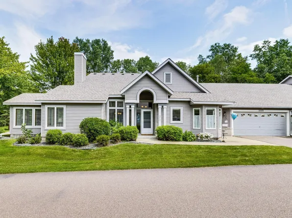 2572 Sumac Rdg, White Bear Lake, MN 55110