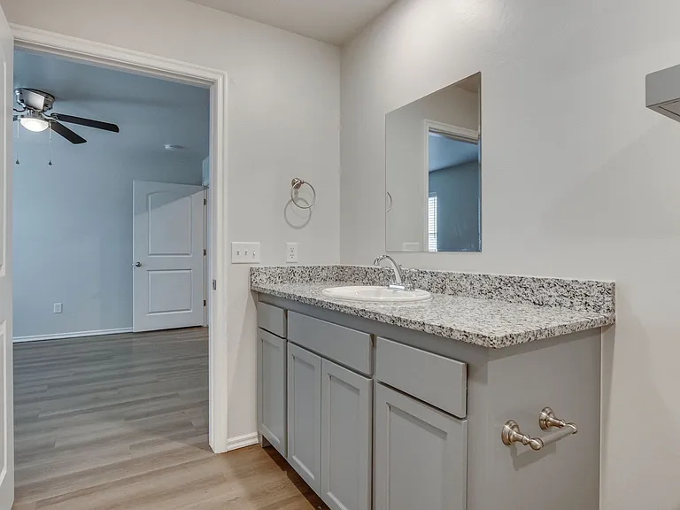 10810 NW 119th Pl — Photo 37