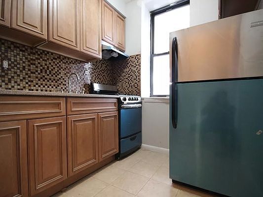 4th image of 286 S 2nd St APT 1e
