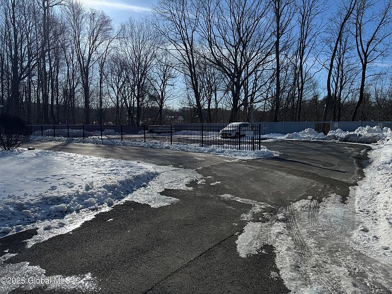 4th image of 69 Yorkshire Drive #69
