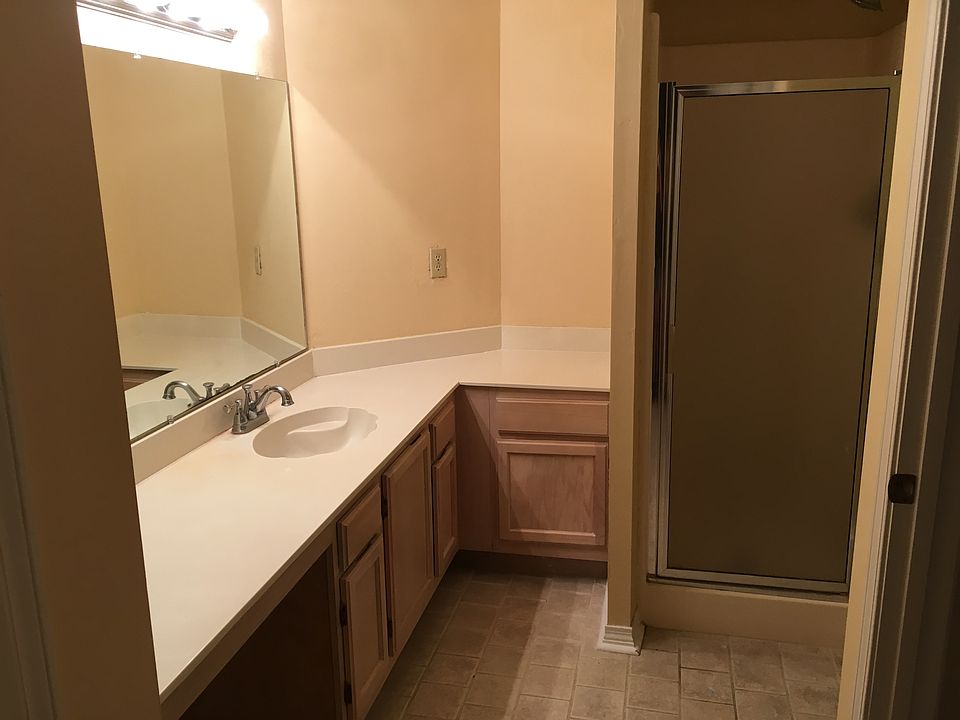 1st image of 25 Oakley Dr