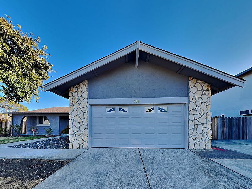 1st image of 719 Lantana Pl