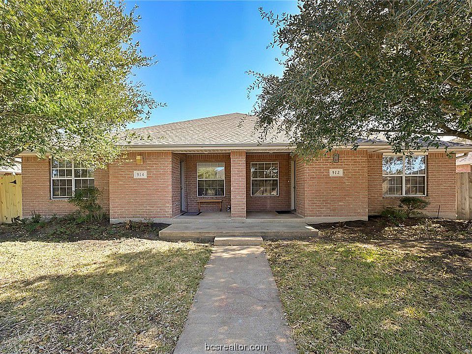 1st image of 912 Crepe Myrtle St